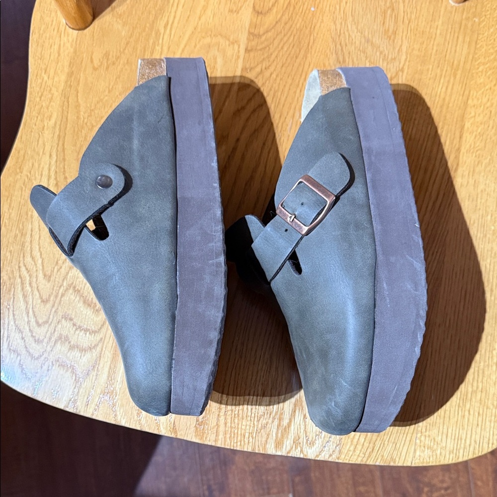 Gray Leather Clogs with Buckle - Picture 3 of 5